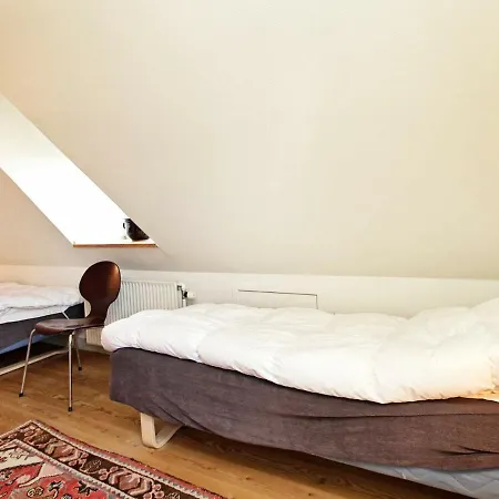 Five-bedroom Holiday In Nyborg *