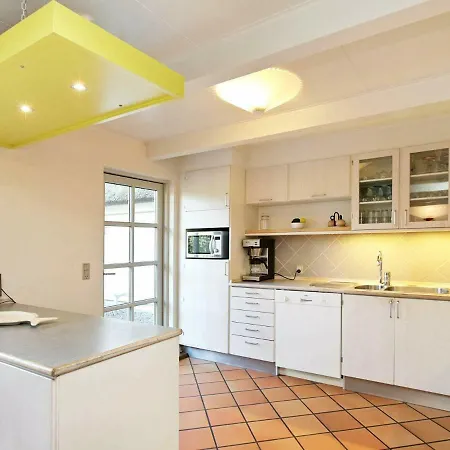 Five-bedroom Holiday In Nyborg *